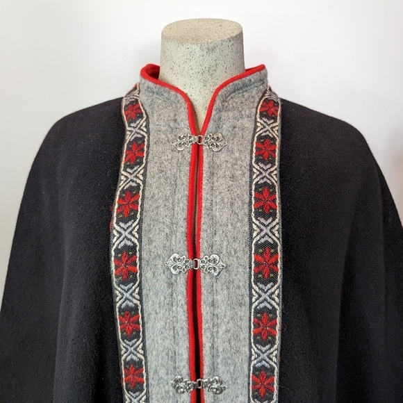 Norwegian Heimdall black Handcrafted wool cape by Kari G - Picture 9 of 17